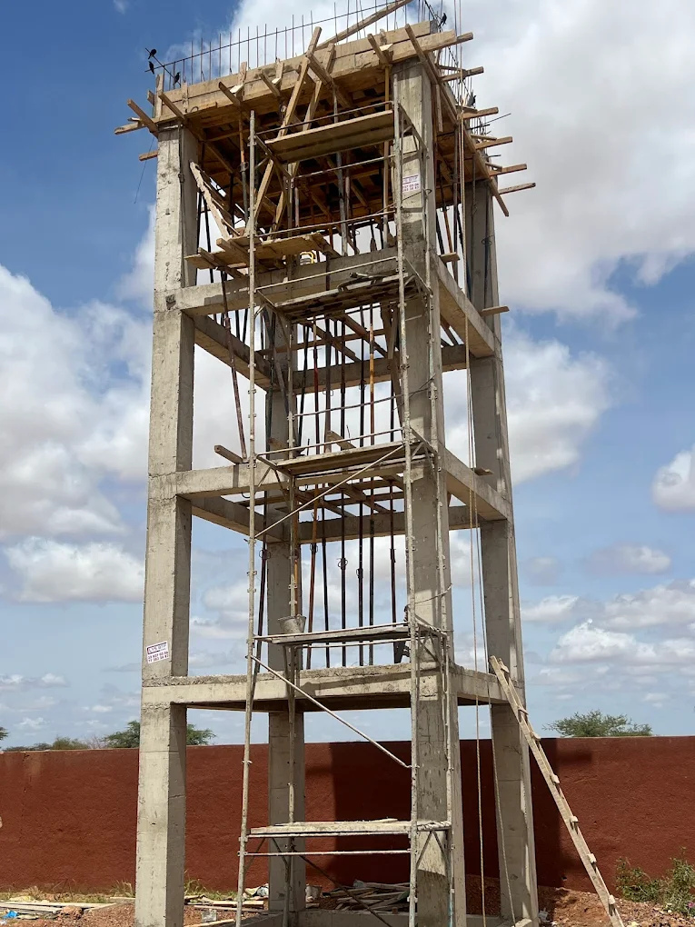 Château d'eau en cours de construction